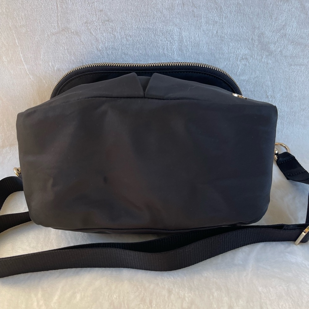 Lululemon All Night Festival Bag Vol 5L in Black /Gold - Picture 5 of 16